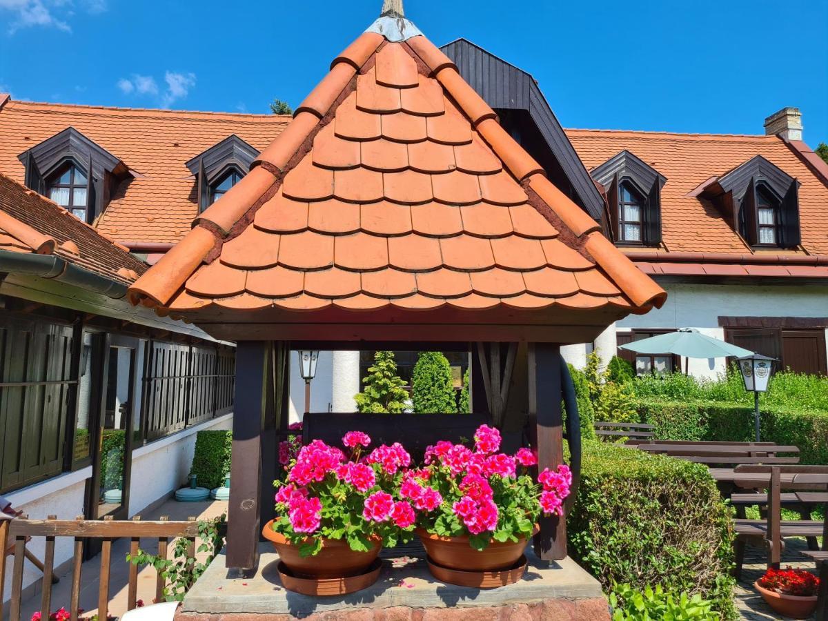 Agas Vendeghaz Hotel Csopak Buitenkant foto
